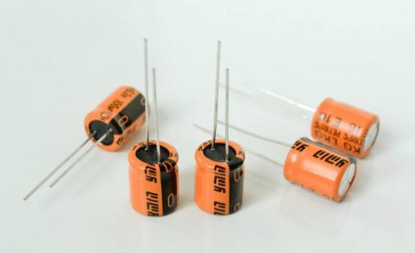 「NIPPON CHEMI-CON」電解電容極性接錯會爆炸，如何避免？